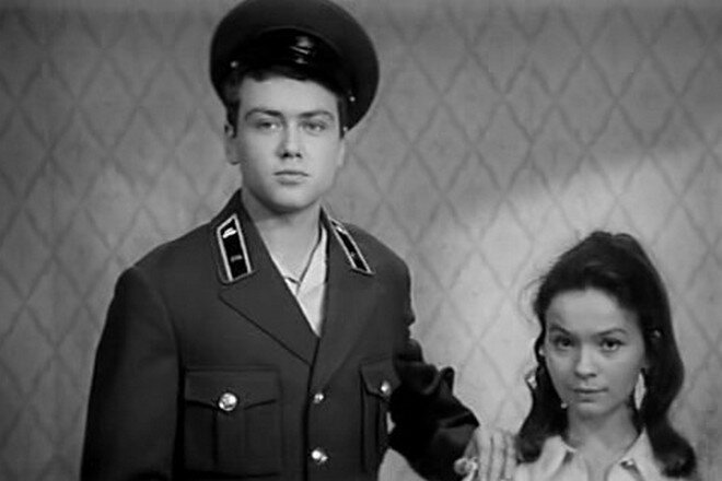 "Офицеры" Наталья Рычагова с Александром Воеводиным https://www.kino-teatr.ru/kino/movie/sov/4910/annot/  
