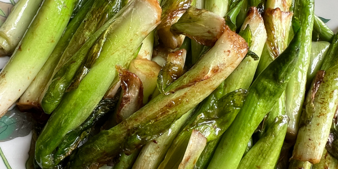 Все растят как декоративное растение, а оно еще и вкусное! Хоста - неприхотливый овощ наших садов