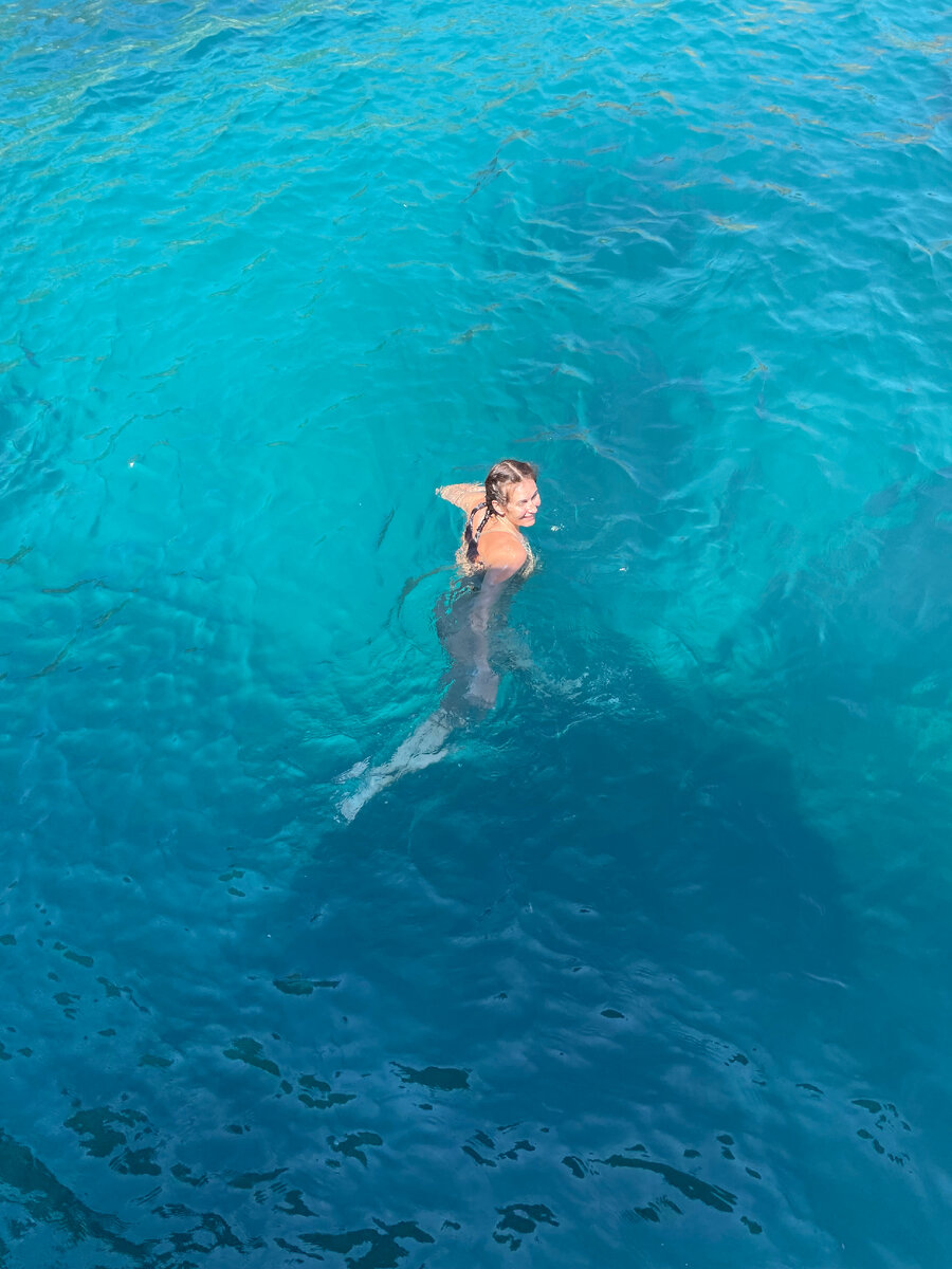 это фото с корабля, нас выпускали плавать в море