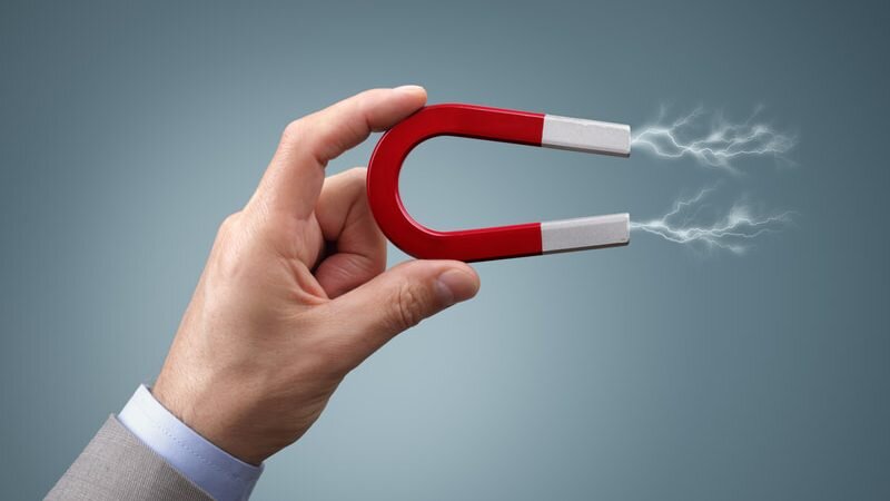 Невидимые истины не следует отрицать, так же как мы не можем отрицать существование магнитных полей или электромагнитных волн только потому, что не можем их увидеть. (Flynt via Dreamstime)