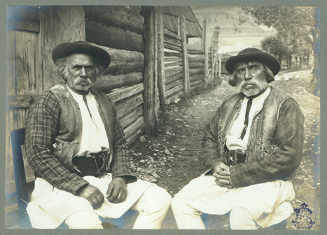 Двое  мужчин-чанго