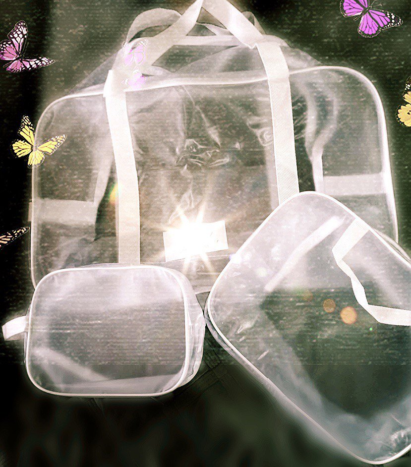 Три сумочки.