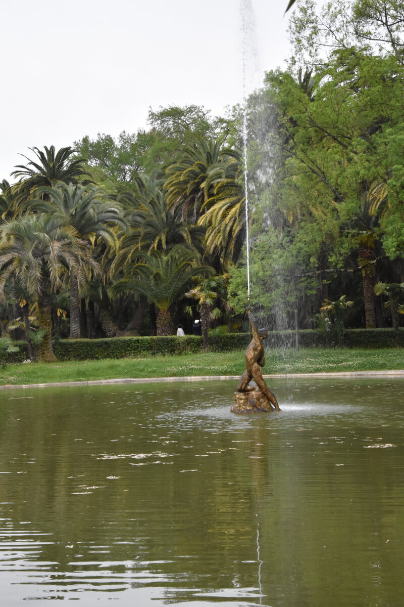 Фонтан Стрелец в парке Гагры