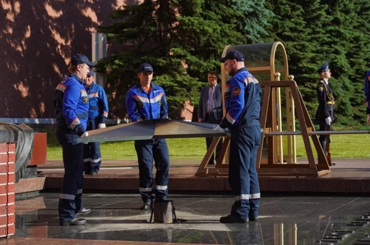    Профилактические работы у Вечного огня