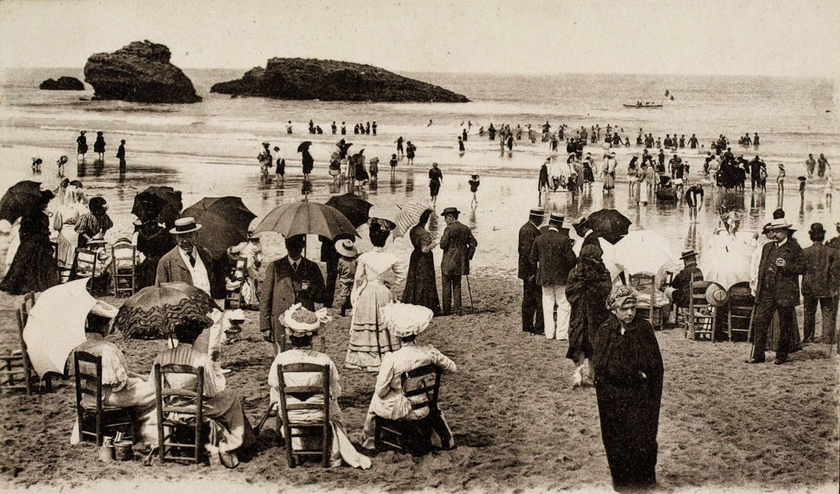 Пляж в Биаррице, 1900-е годы. Источник: wikimedia