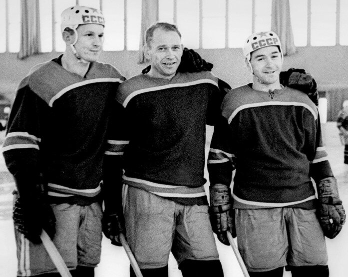 Фото с яндекс.картинки (Н. Сологубов в центре, вместе с В.Александровым и К.Локтевым)