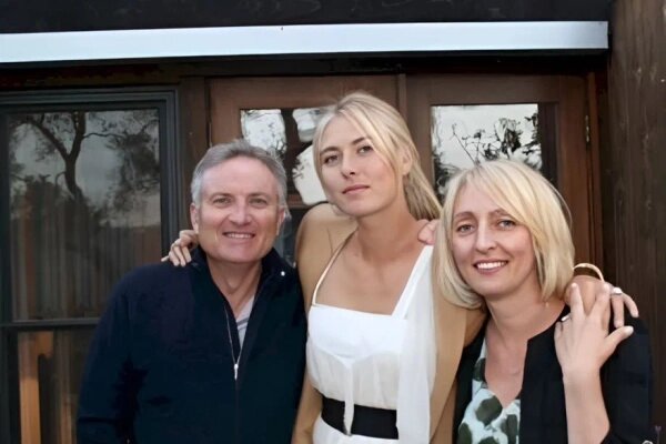 Родители Марии: Юрий и Елена Шараповы. Фото © Instagram (соцсеть запрещена в РФ; принадлежит корпорации Meta, которая признана в РФ экстремистской) / mariasharapova