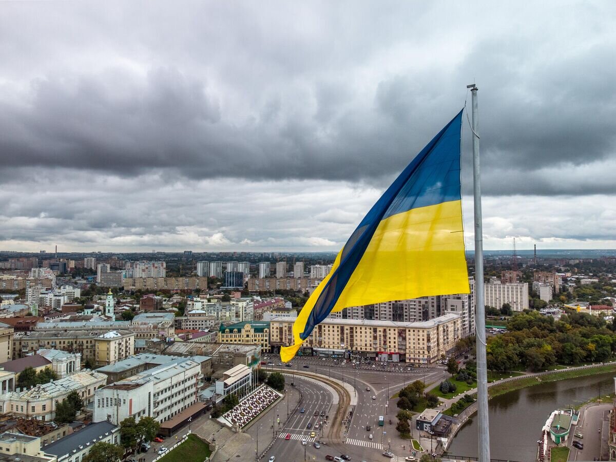 В Харькове не перестают греметь взрывы, в городе вспыхнул пожар. Что  известно об ударах ВС России? | РИА Новости | Дзен