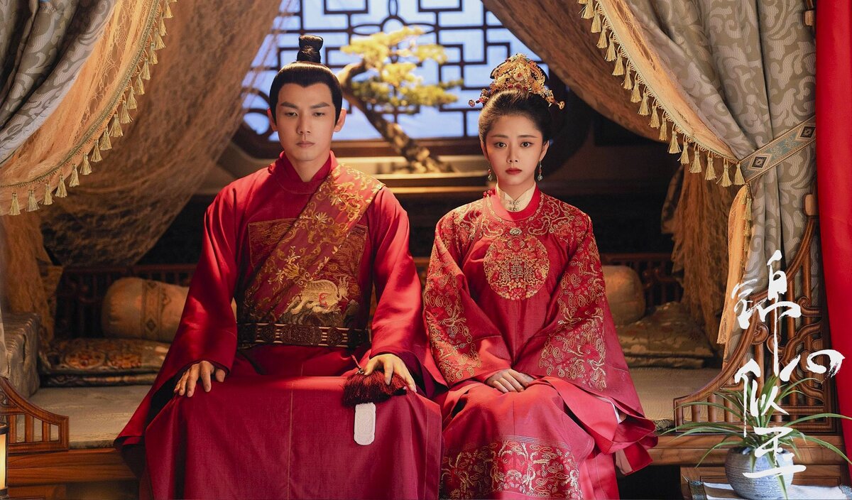 Информация о дораме 

Серий 45 выпуск 

Продолжительность серии: 45 мин. 

Год выпуска: 2021

Актеры: У Мянь, Уоллес Чун, Сунь Сюэ Нин, Бу Юй Синь, Пэн Ян, Лю Юнь …

Режиссёр: Вэнь Дэ Гуан

В период династии Мин уважаемая семья Ло терпит крах и вынуждена разрешить кризис путем заключения брачного союза. Для этого была избрана умная и замкнутая Шиинян, которая из ребенка непритязательной наложницы стала почитаемой госпожой в усадьбе герцога Юн Пина. Столкнувшись со сложной сетью отношений, а также с недоверием к собственной семье, Шиинян использует свою доброту и чистоту, чтобы завоевать доверие и уважение семьи Сюй. В конечном итоге ее любовь и терпимость завоевали уважение людей, которые прежде смотрели на нее свысока. Шиинян использует свой интеллект и смекалку, чтобы помочь своему мужу Сюй Линъи осуществить планы и идеи по спасению усадьбы Юн Пина от опасностей, а также по улучшению жизни людей. Когда на страну нападут враги, Шиинян и Сюй Линъи вместе возглавят армию и одержат победу в сражениях. В это время будут развиваться и их отношения. 

На основе романа Чжи Чжи (吱吱) "A Concubine’s Daughter and Her Tactics" (庶女攻略).