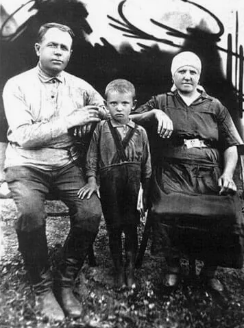 Михаил Горбачёв в детстве. Источник фото: яндекс картинки