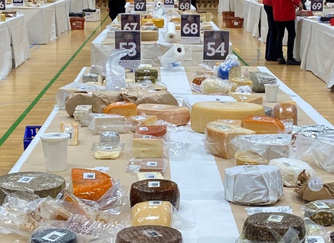 В чемпионате мира по сырам было анонимно представлены 4502 сыра из 42 стран. Фото: НОРА ГАРНЕС ФЛАТЬОРД. NRK