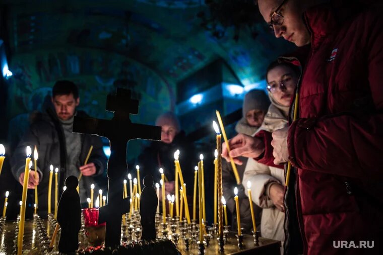 На приветствие «Христос воскресе!» принято отвечать: «Воистину воскресе!» Фото: Илья Московец © URA.RU