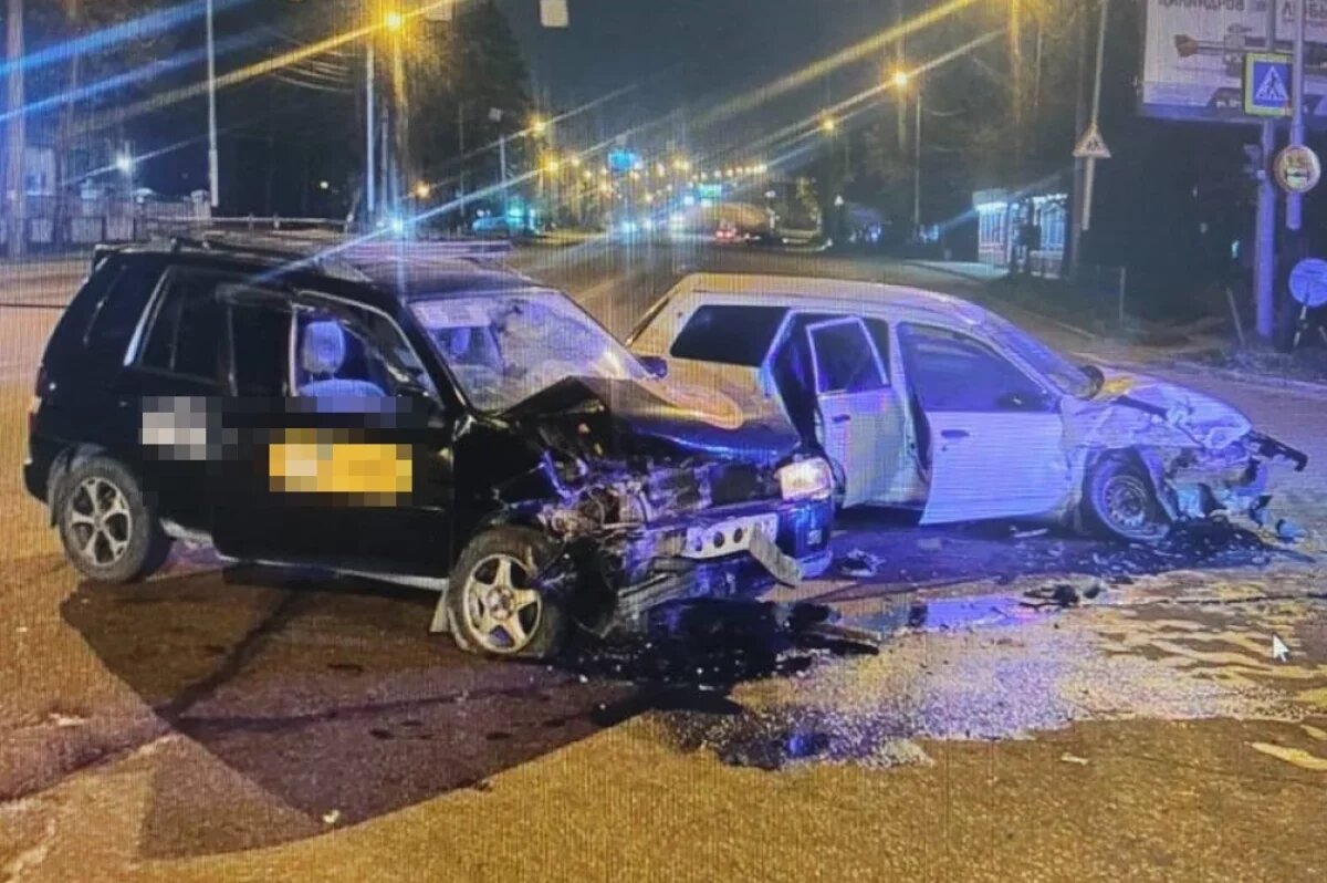    В Хабаровске таксист устроил жёсткое лобовое ДТП, двое получили травмы
