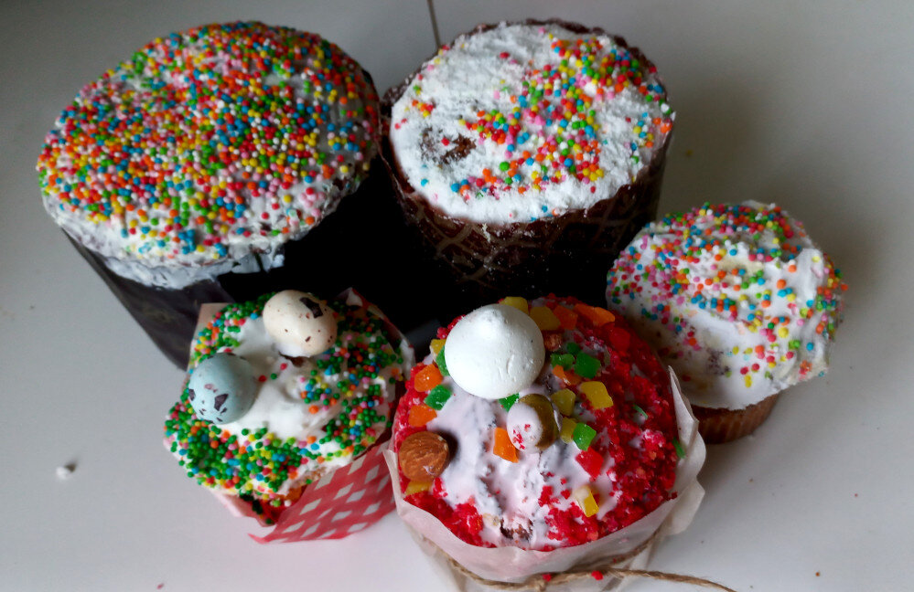 Пасхальные куличи в Донецке. 5 мая 2024