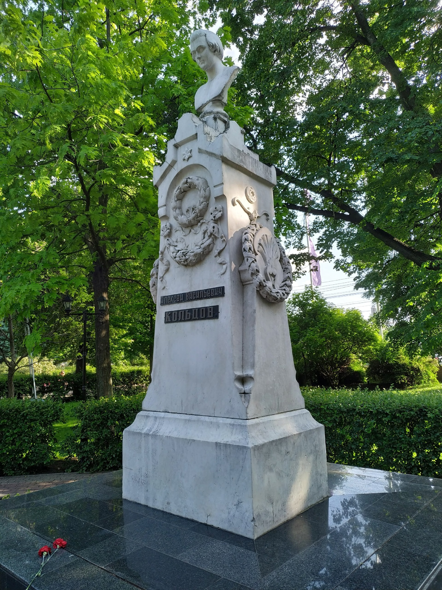 Памятник А.В.Кольцову в Кольцовском сквере г. Воронеж 28.05.2023. © Фотография А.А.Семененко. Ссылка обязательна.