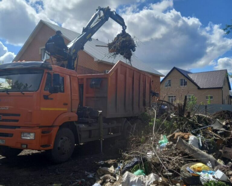    После паводка в Оренбурге убирают мусор и проводят дезинфекцию Белов Михаил Александрович