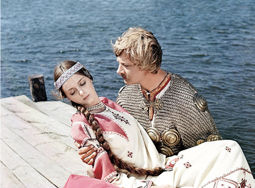 Писарь Яшка (Михаил Кононов) и Алёнушка (Светлана Орлова). Кстати, Михаил Пуговкин, сыгравший писарчука Яшку в "Свадьбе в Малиновке", в "Финисте" тоже есть. Листайте галерею! Источник: kinorium.com