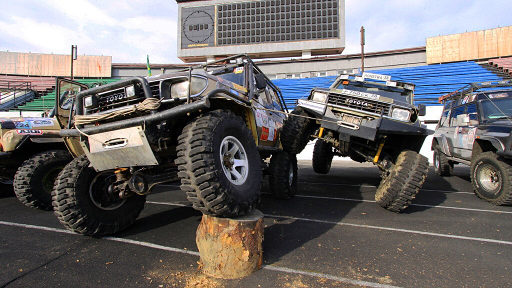 Зачем владельцу такого внедорожного "трактора" тратиться на годовой полис? Фото с автофестиваля "Байкалмоторшоу"