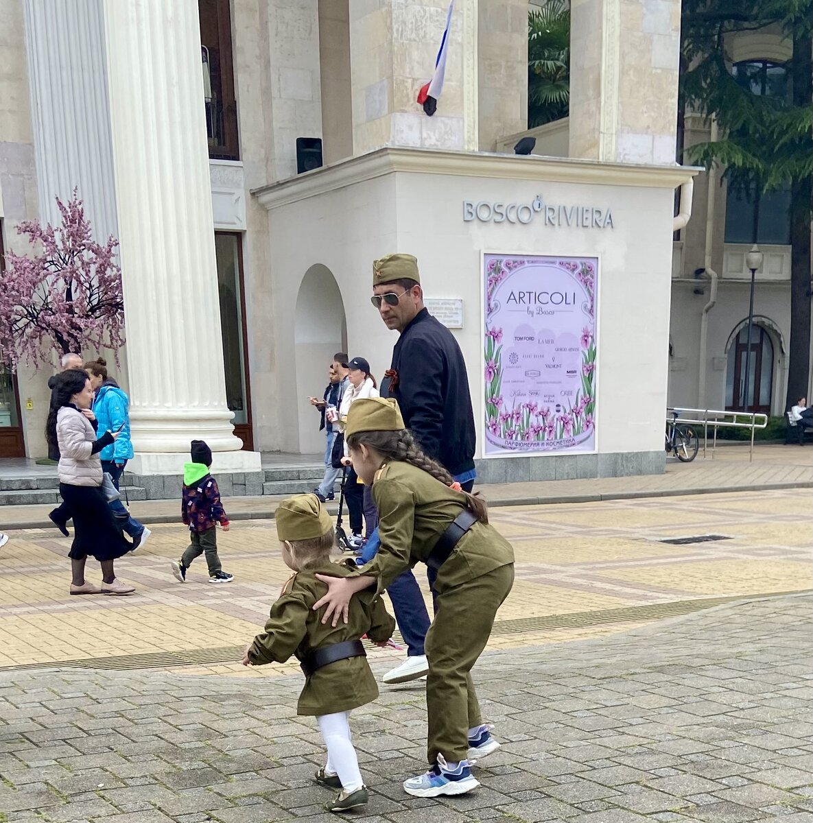 День Победы в Сочи: афиша мероприятий. Где можно получить Георгиевскую  ленту | Про СОЧИ☀️ | Дзен