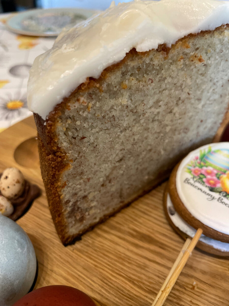 Миндальный кулич в разрезе