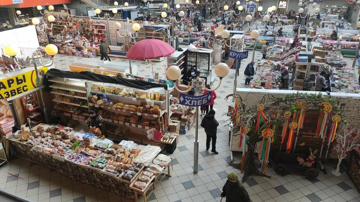 На Сенном рынке можно купить и вкусные подарки, и сувениры. Фото: Соболев Дмитрий Николаевич / Яндекс Карты