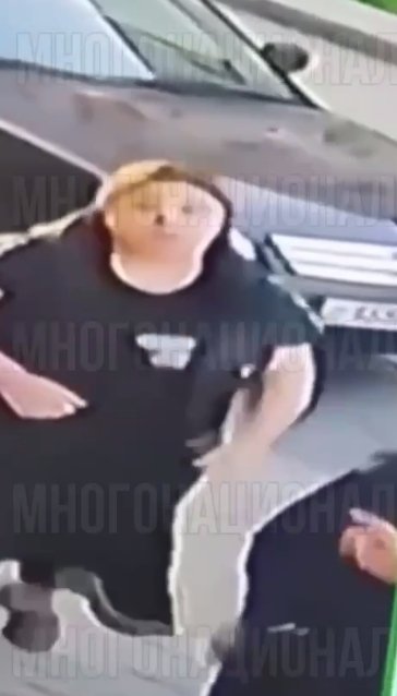 В Екатеринбурге начался суд над выходцами из Азербайджана, которые толпой набросились и жестоко избили многодетного отца за то, что он сделал замечание одному из нападавших из-за брошенного окурка на-4