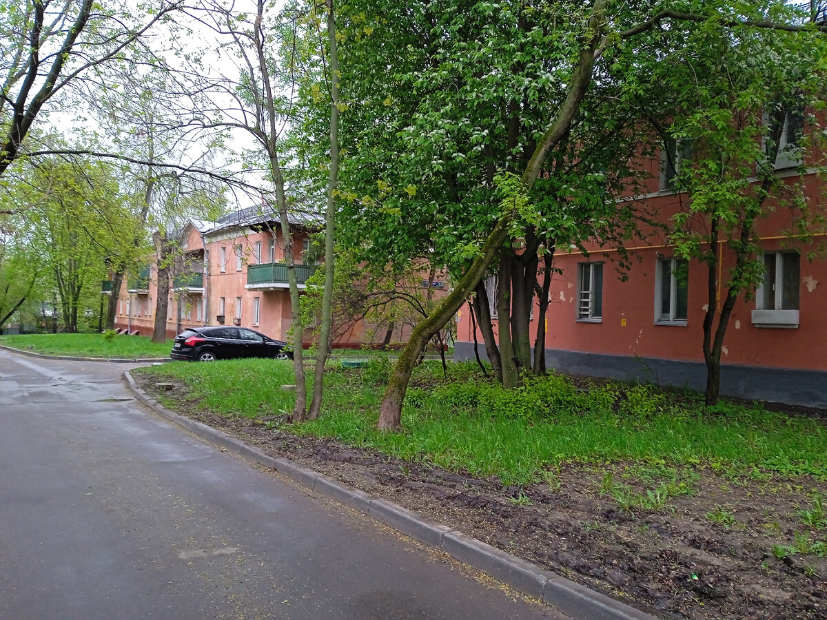 Фото автора неподалёку от больницы