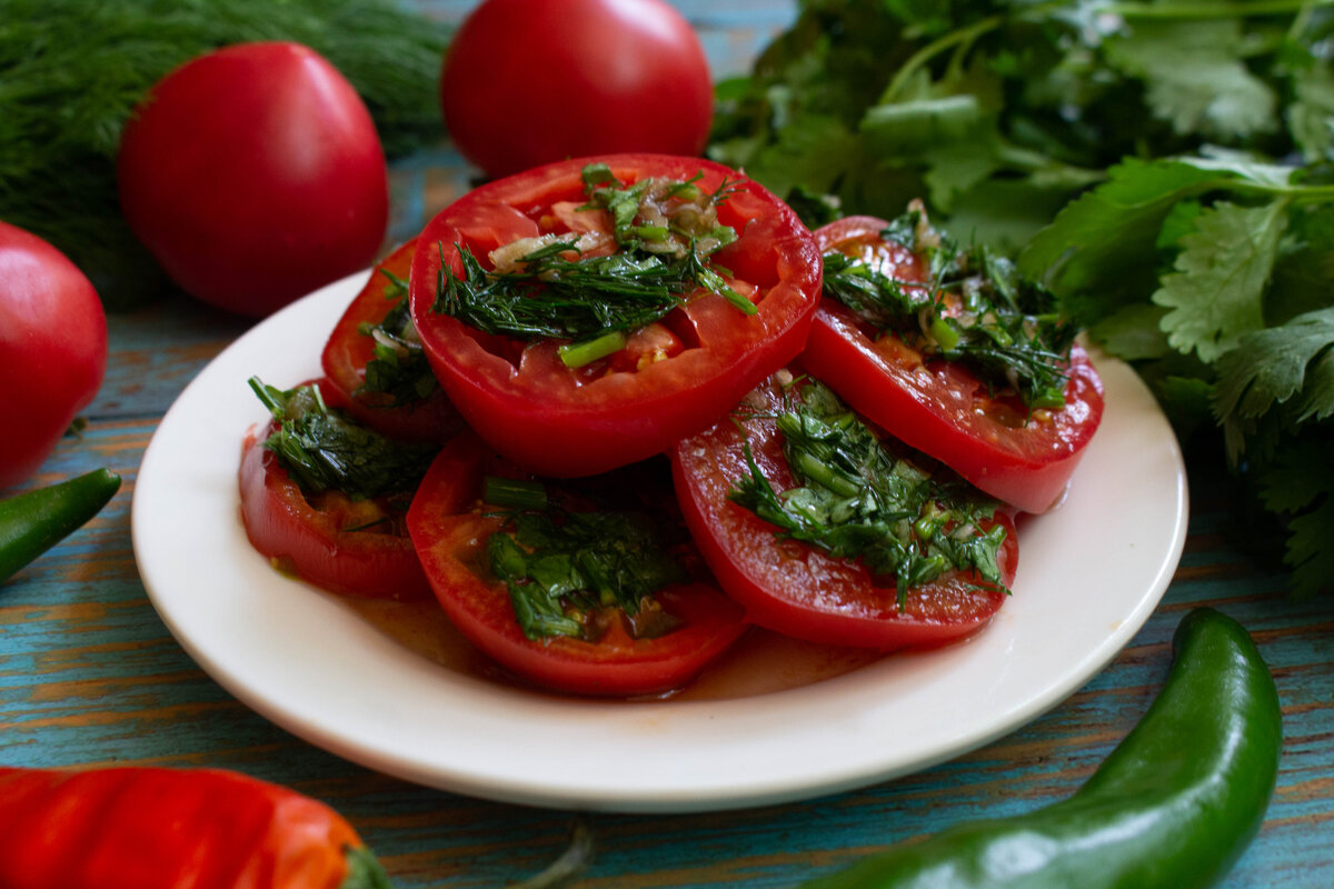 Быстрые маринованные помидоры с чесноком и зеленью | Кухонный сумбур | Дзен