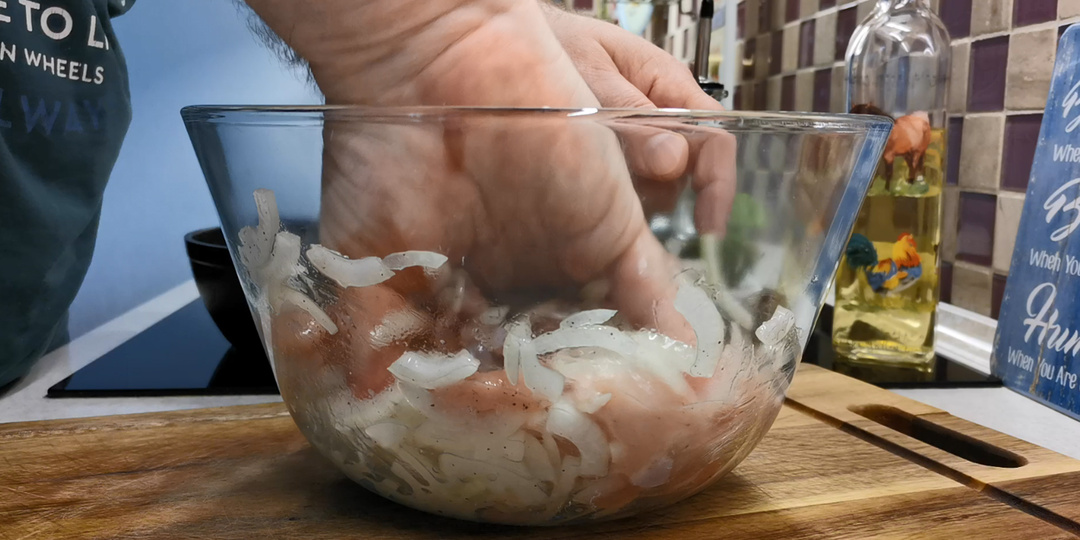 Ничего проще и вкуснее не готовил. Привез рецепт из Грузии, настоящая выручалочка, когда нужно быстро из минимума продуктов