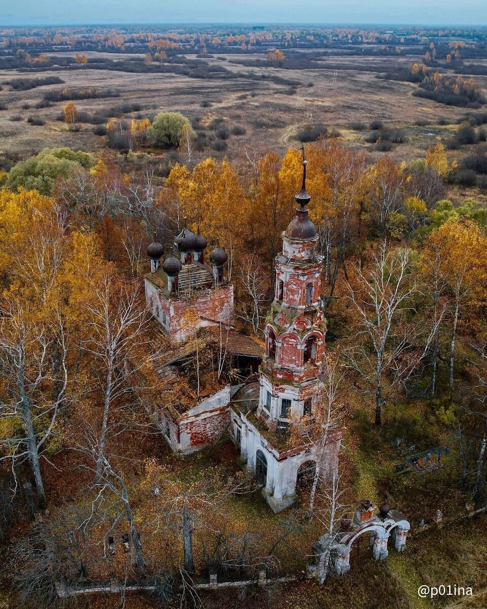  Почему-то эти 700 метров так и не заканчивались, и та церковь, что маячила на горизонте совсем не хотела к нам приближаться.