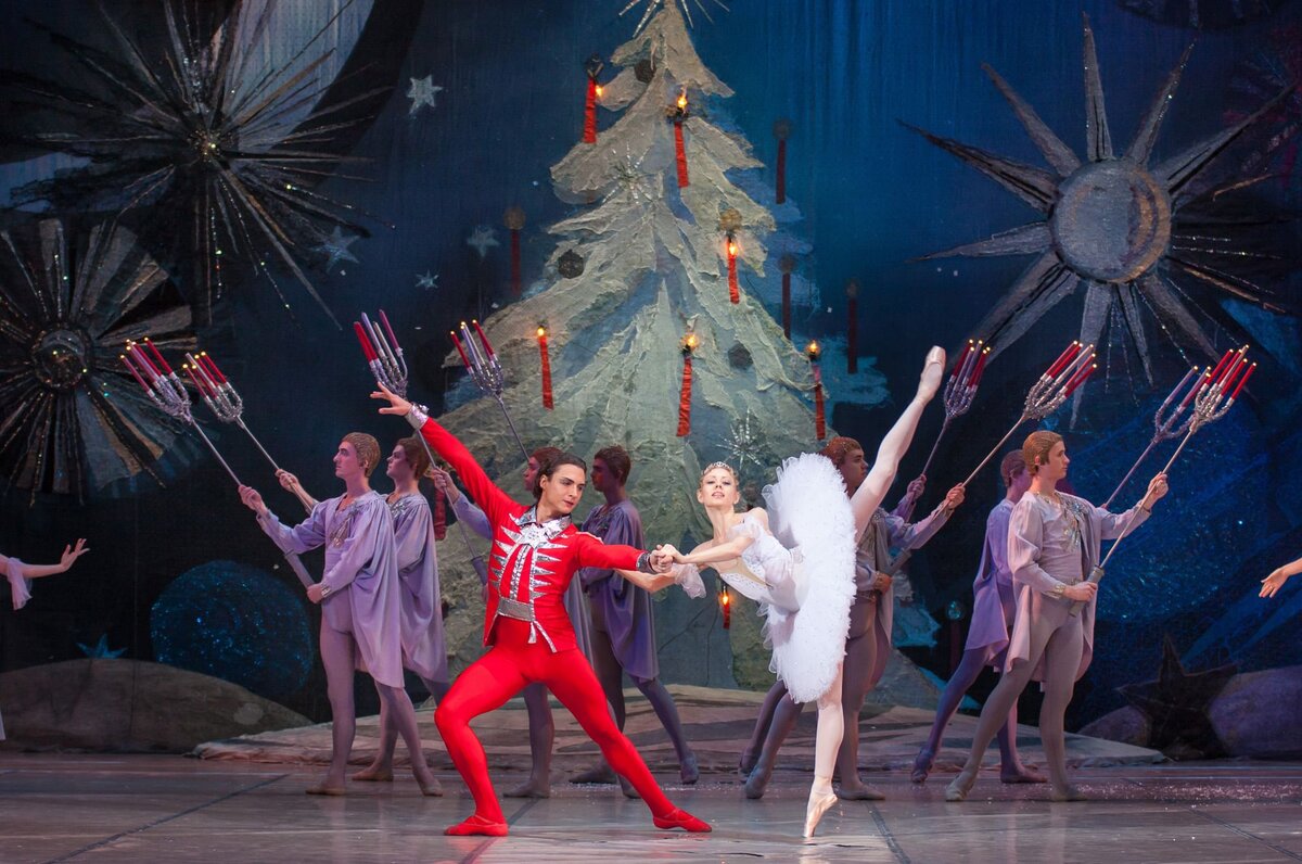 Сцена из балета "Щелкунчик"