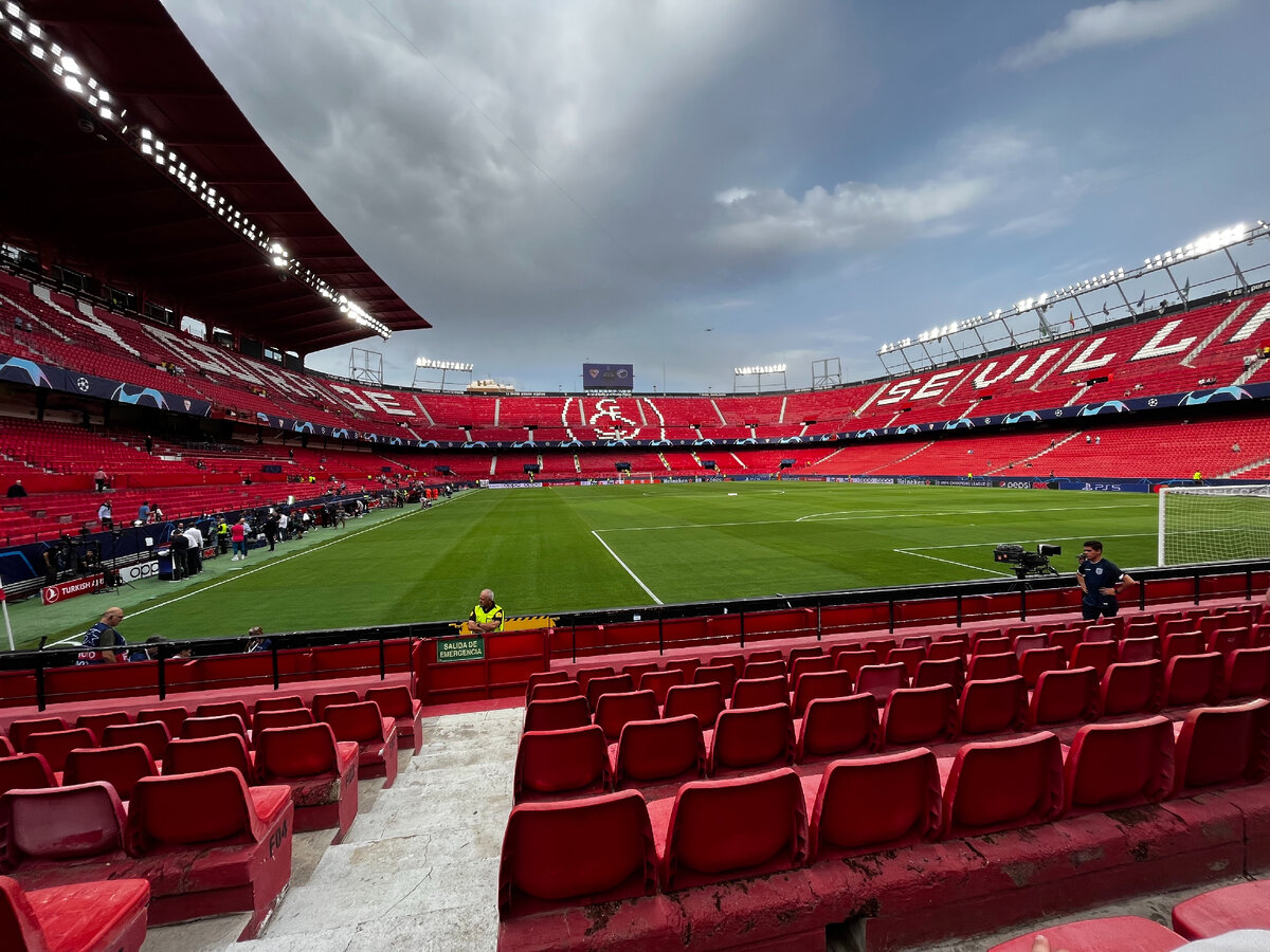 "Севилья" примет "Гранаду", находящуюся под угрозой вылета, в воскресном матче 34-го тура Ла Лиги на стадионе "Рамон Санчес Писхуан".