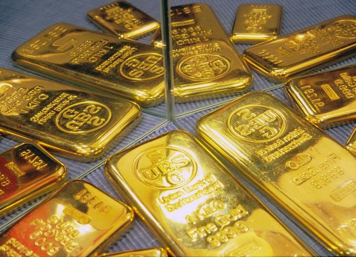 Золото перемещается с Запада на Восток. Британия "кусает локти" от упущенной прибыли, завидуя дальновидности России и Китая.
