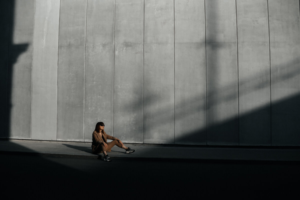 Личные границы являются важным аспектом психологического благополучия и здоровых отношений. Они определяют, где заканчивается наша личная сфера ответственности и начинается сфера ответственности других людей. 