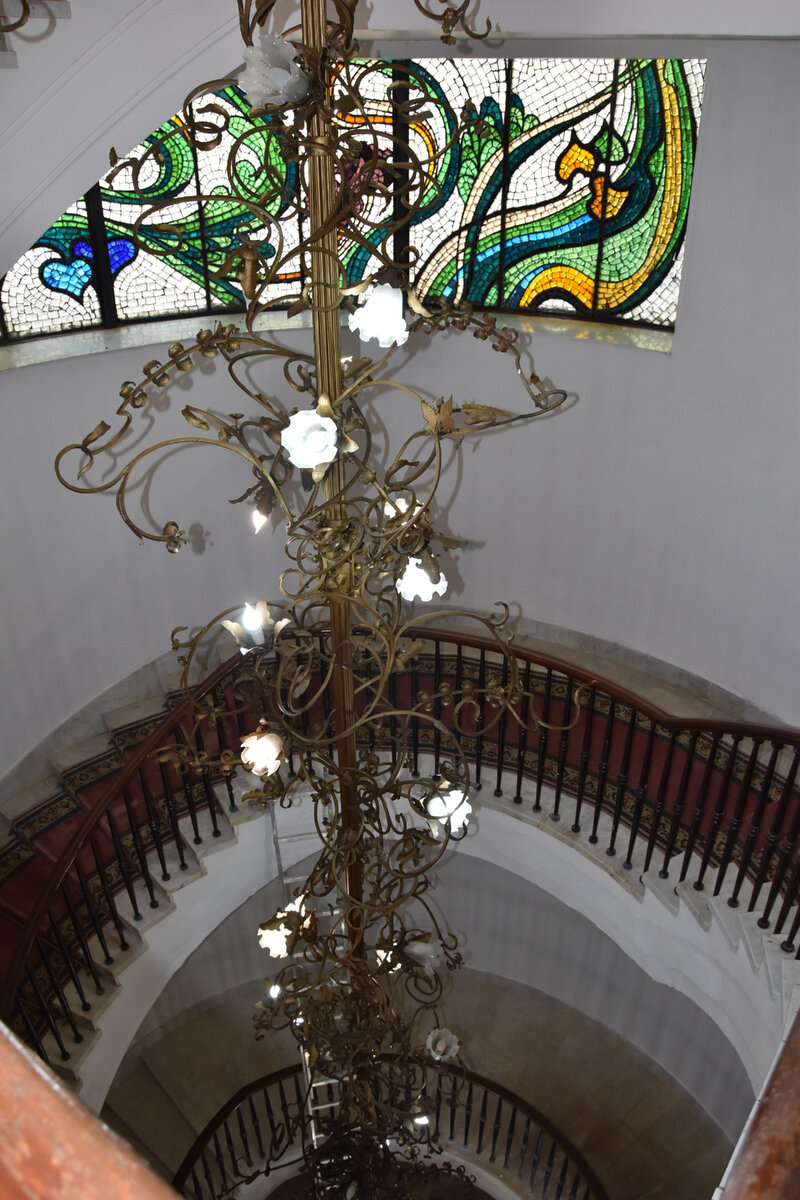 Люстра работы Церетели на даче Горбачева, Абхазия