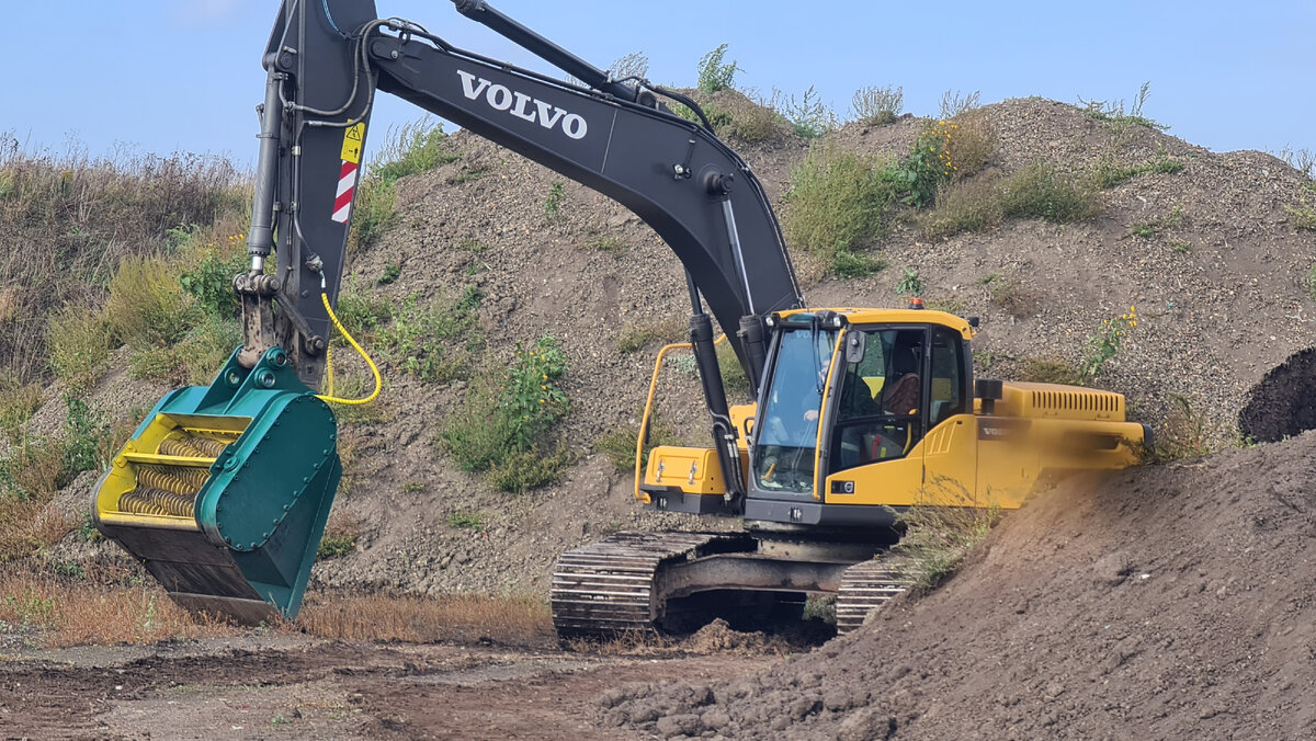 Просеивающий ковш валкового типа «ЧебуРАША». Производитель ЗАВОД КОВШЕЙ (Тел: 8-911-927-67-35 Анатолий Григорьевич (СПБ). Сайт: www.заводковшей.рф