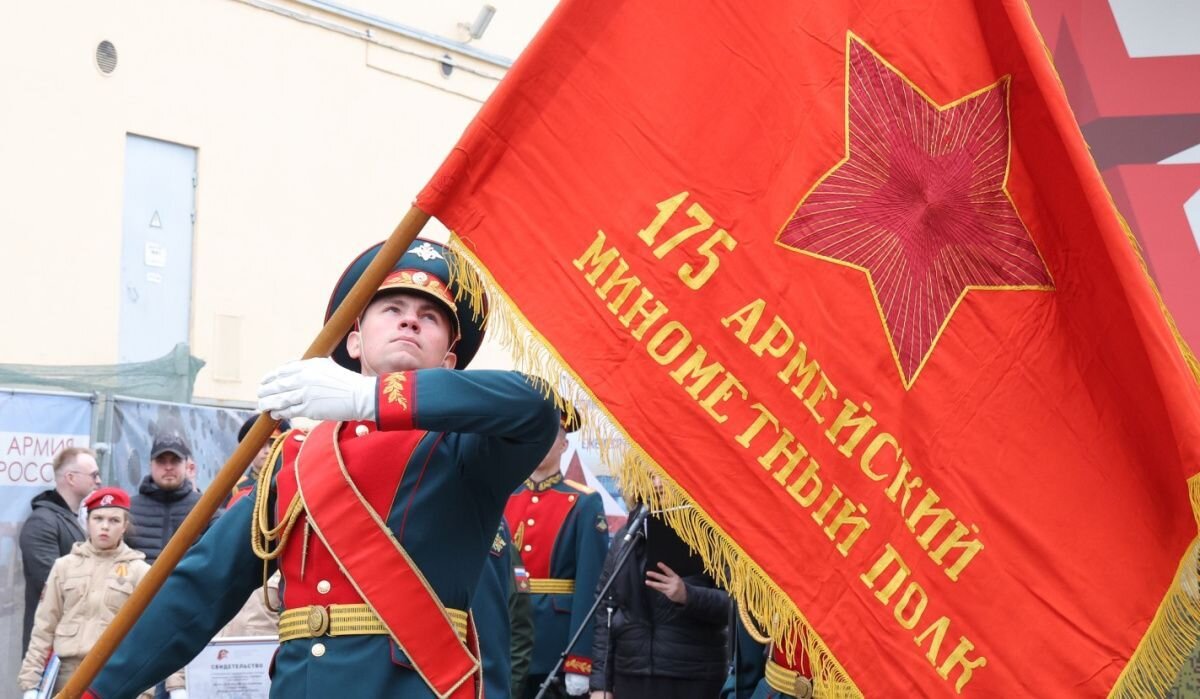 В Санкт-Петербурге торжественно встретили агитпоезд «Сила в правде» | АОН  // Санкт-Петербург | Дзен