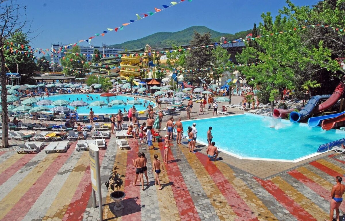 На территории аквапарка «Морская звезда» несколько бассейнов с водопадами и душем. Источник фото: Аквапарк / Яндекс Карты