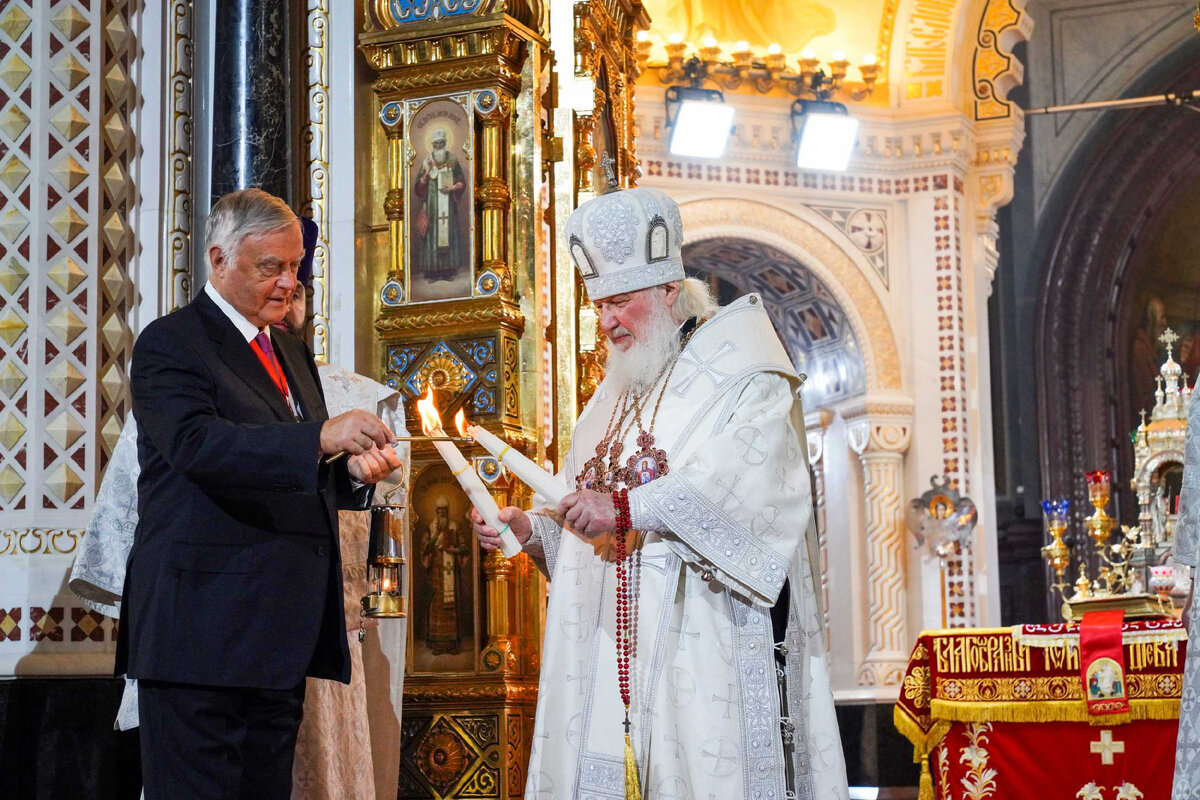 на Пасхальной службе 