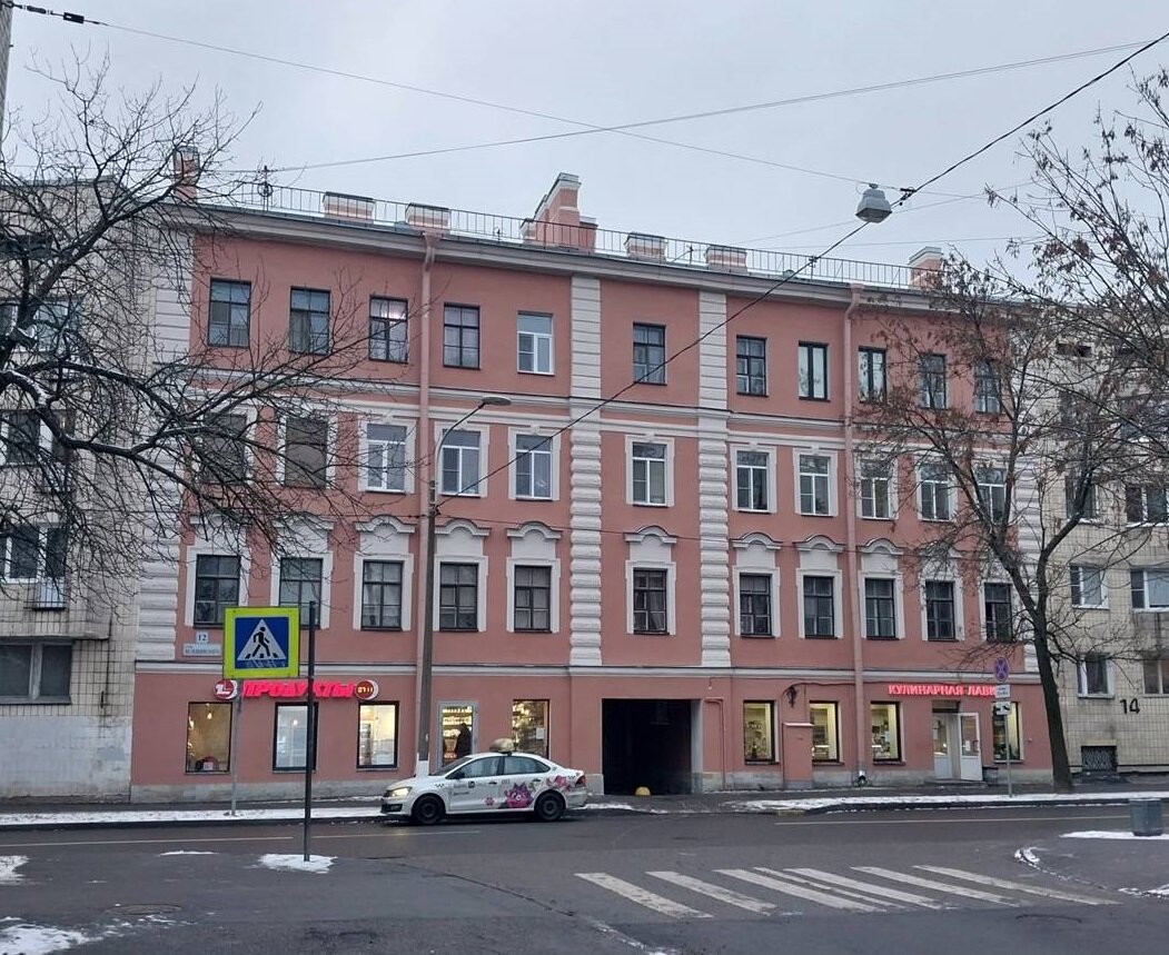 Дом №12 по улице Велещинского в Кронштадте. В 1903-1927 годах здесь размещалась старообрядческая церковь во имя Казанской иконы Божией Матери (фото автора)