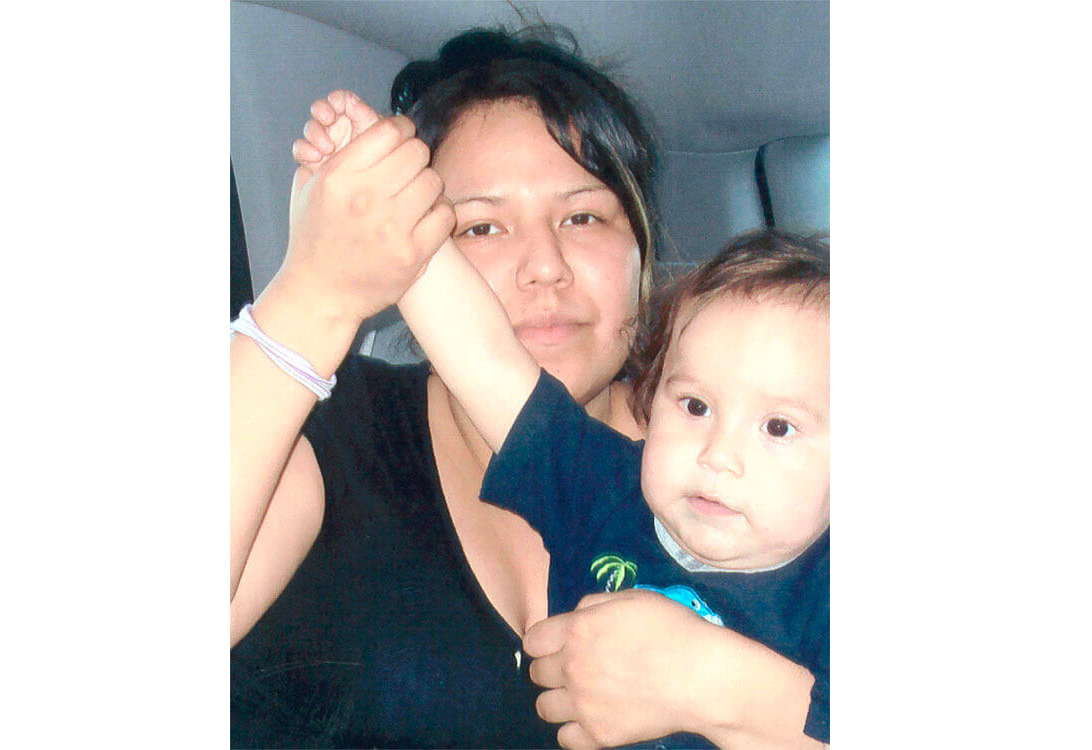 Эмбер Туккаро со своим сыном, источник фото: https://thehueandcry.com/