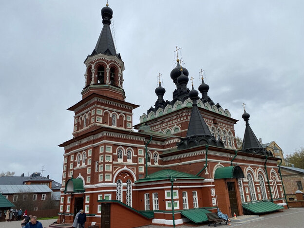    Пасха в храмах Кирова. Фотолента