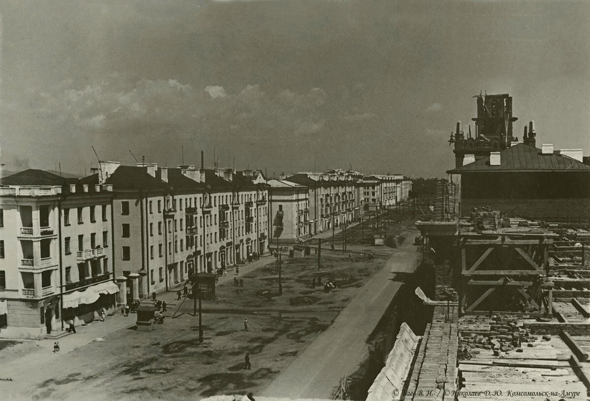 Строящийся жилой район завода «Амурсталь» на пр. Ленина. 1956 г. Фото из архива В.И. Баева