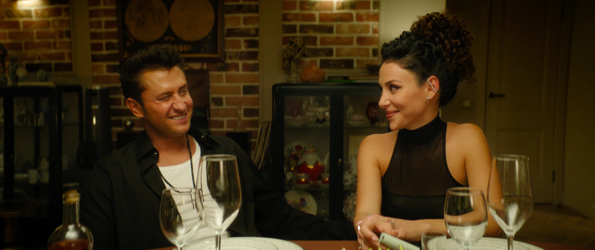 Кадр из фильма "Неприличные гости"