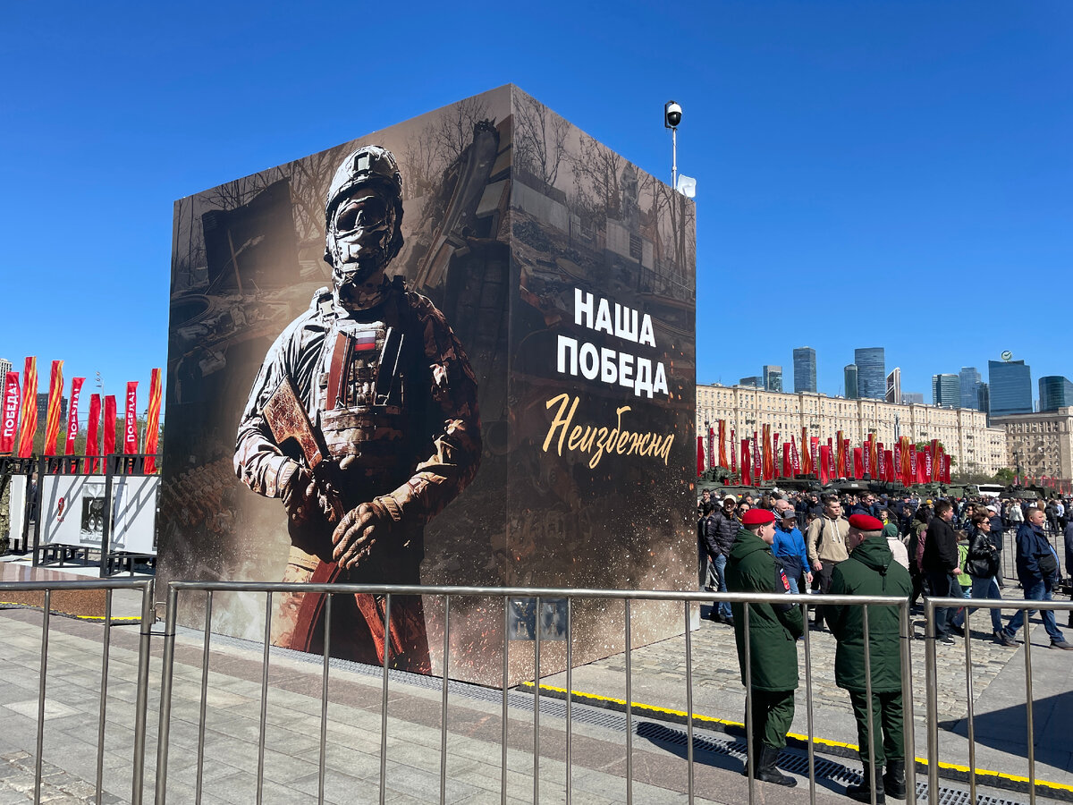 Поклонная гора в Москве. Побывали на выставке трофейной техники. Матвеевский  лес и недоступная дача Сталина | Под зонтиком | Дзен