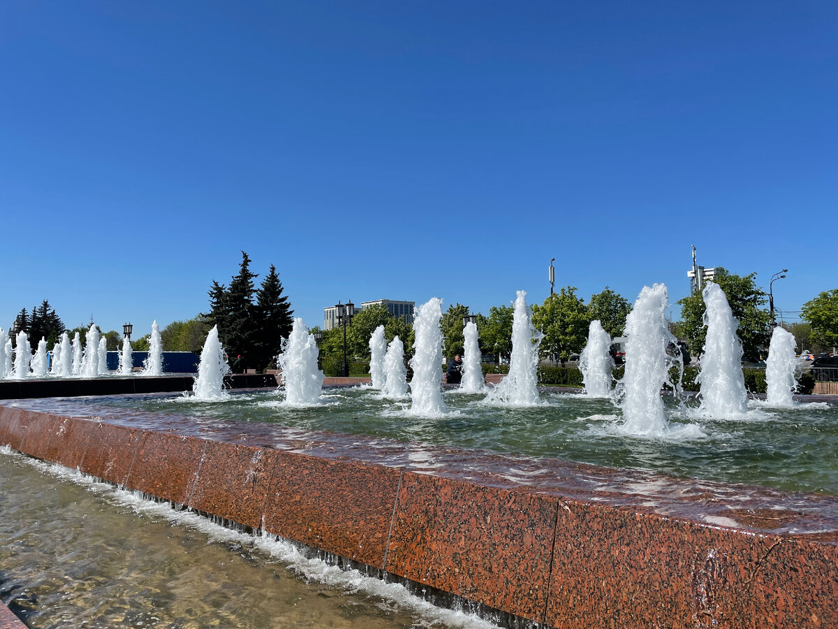 Поклонная гора в Москве. Побывали на выставке трофейной техники.  Матвеевский лес и недоступная дача Сталина | Под зонтиком | Дзен