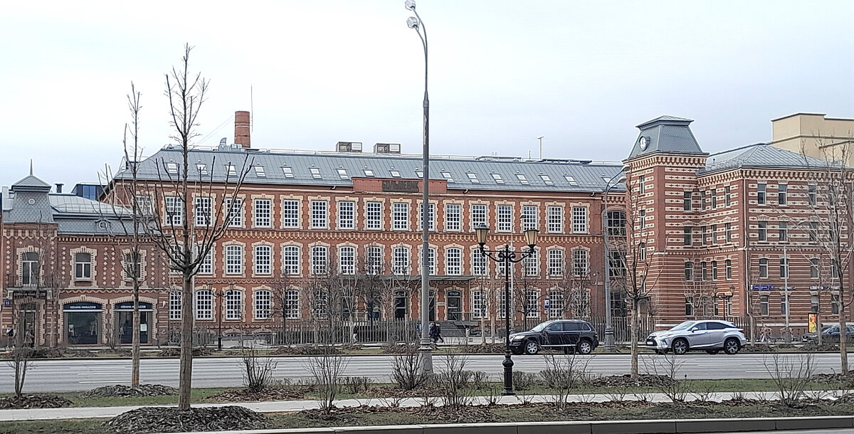 фото  здание фабрики Большевик на ленинградском шоссе.