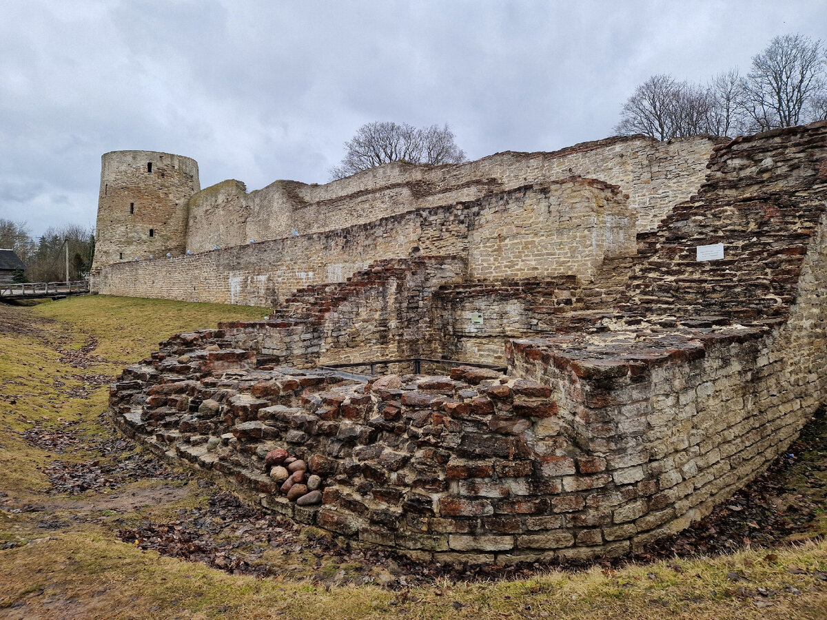 Изборская крепость