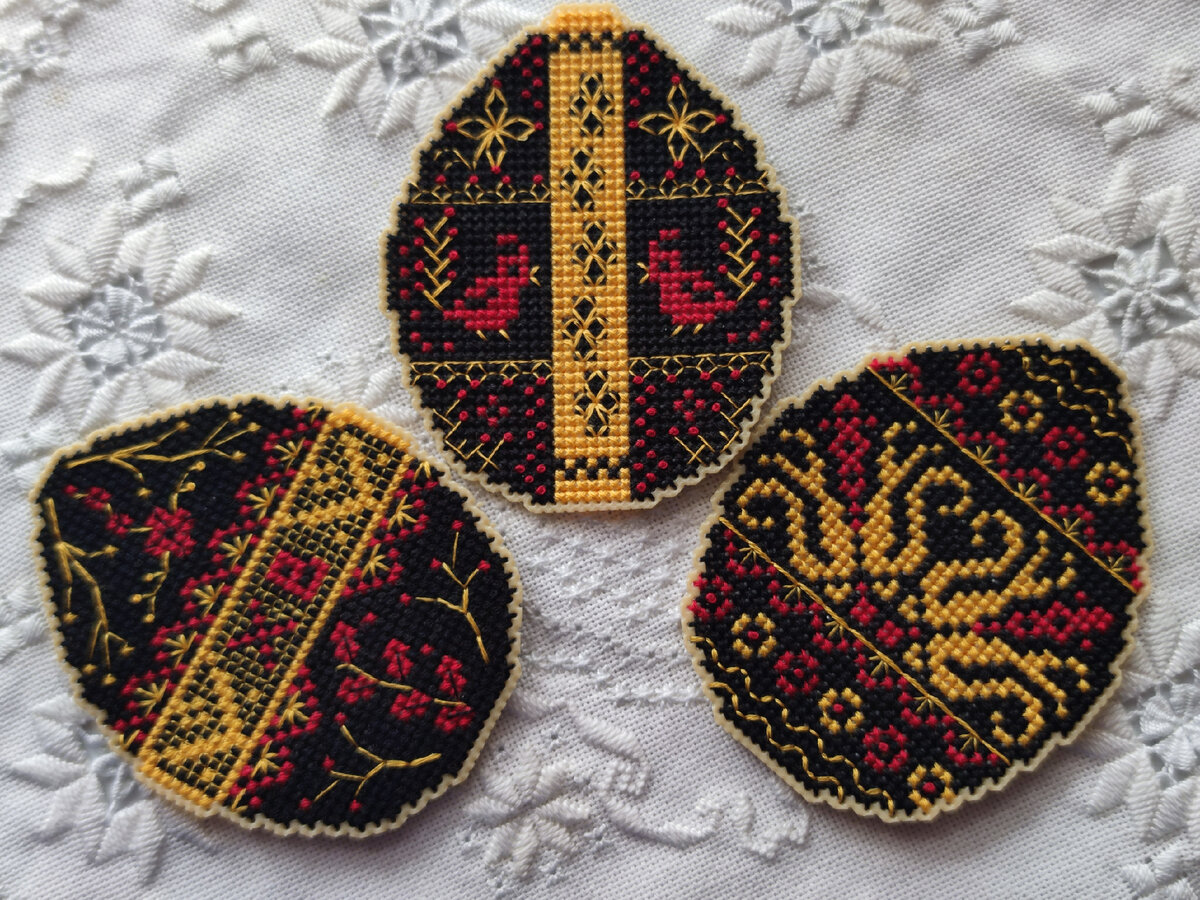 Пасхальные яйца по схемам Александры Орловой