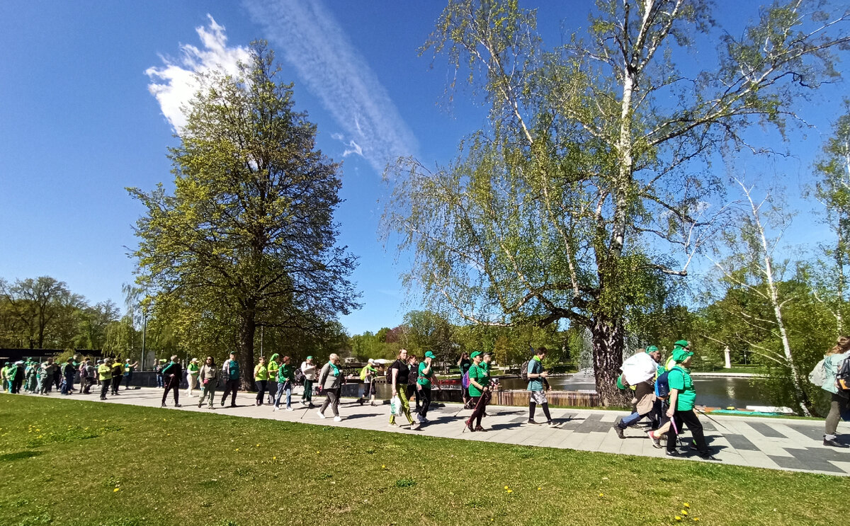 1 мая я отправился на празднование семилетие 160-км городского пешеходного маршрута по парковым зонам столицы «Зелёное Кольцо Москвы®».